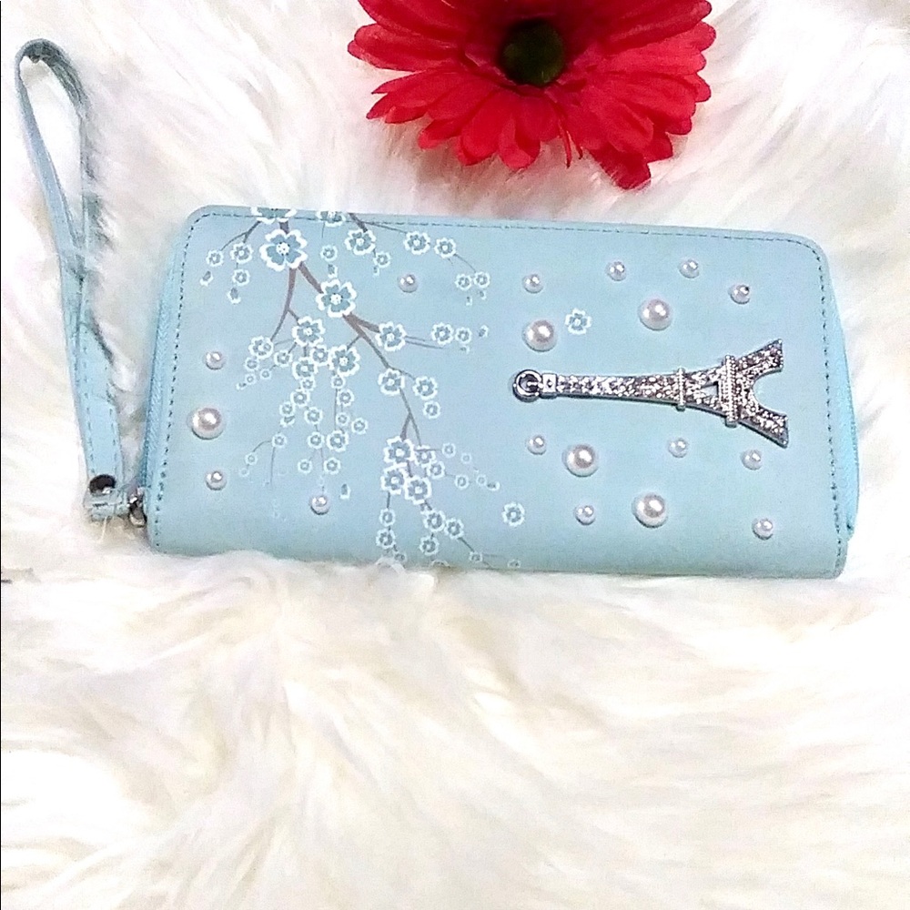 Claire's wallet brand new. - Picture 2 of 4